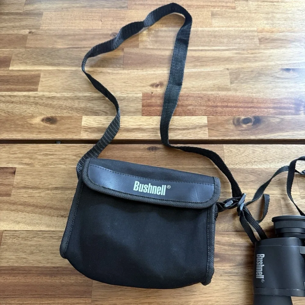Bushnell Instafocus Field of View 7X35 420 ft @ 1000 yds Binoculars With Case